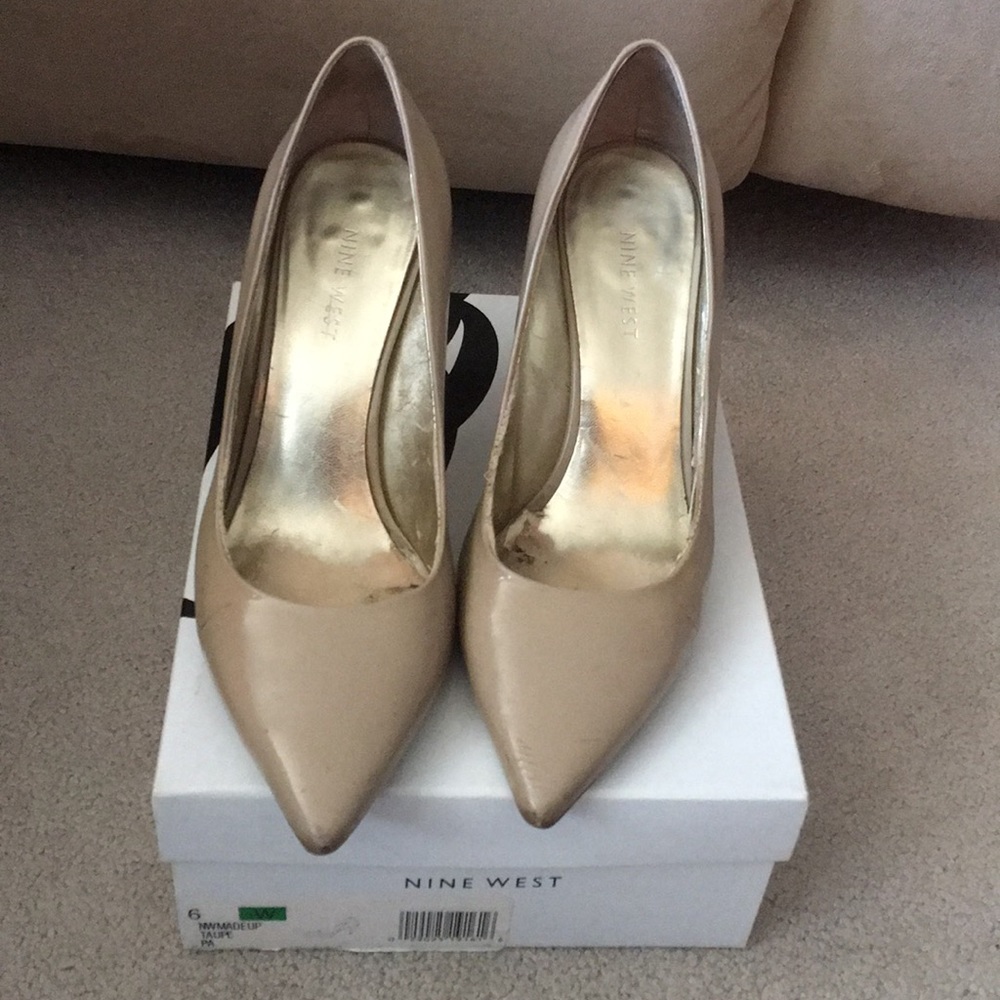 Nine West Made Up nude patent leather pumps